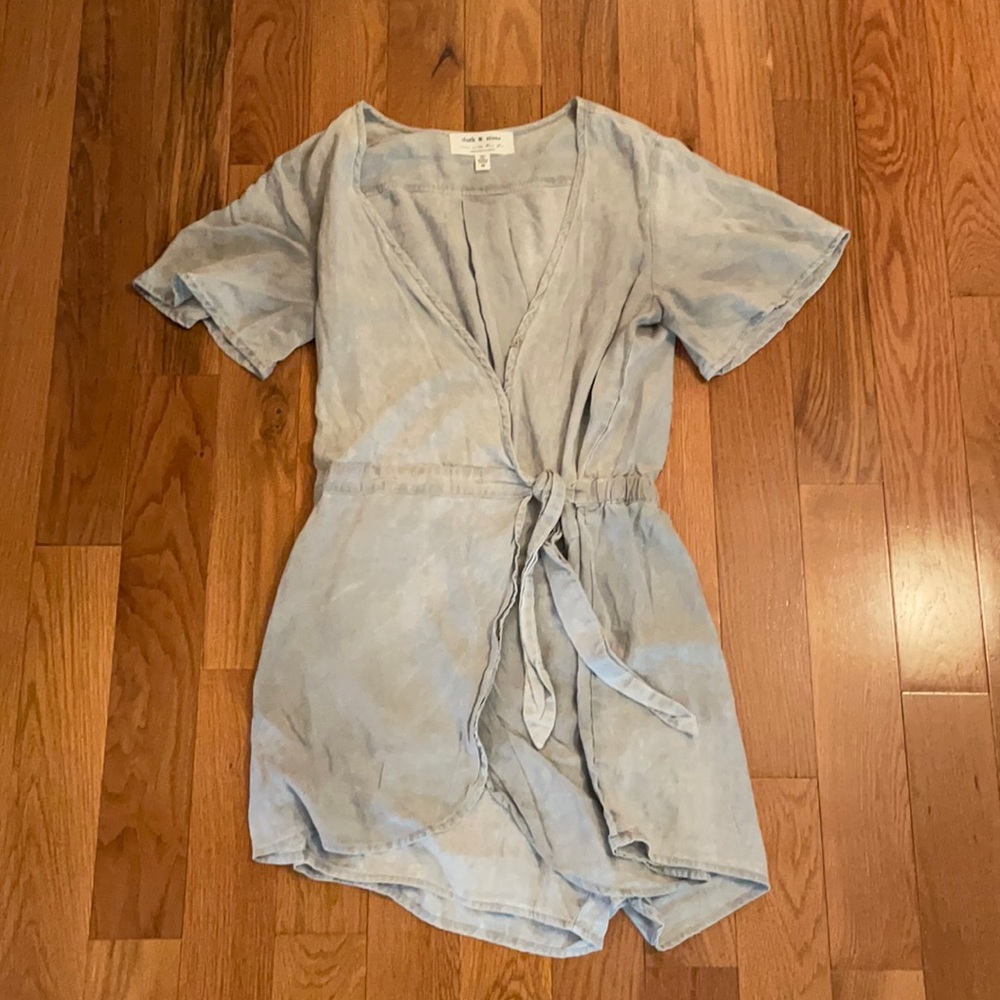 ANTHROPOLOGIE Gray Wrap Romper